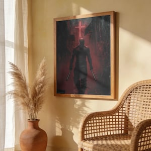 Puede incluir: Una impresión de arte mural cuadrada enmarcada que muestra una figura oscura y silueteada de pie en un callejón iluminado en rojo con una cruz roja brillante encima. La figura sostiene dos bastones finos y rectos, uno en cada mano, sobre un fondo.
