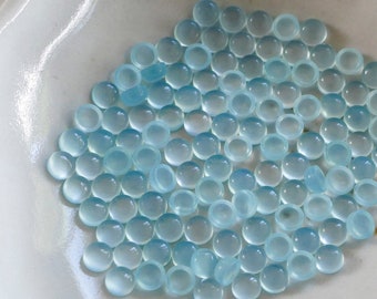 4mm hellblauer Chalcedon Cabochon. hellblaue Edelsteine glatt polierte Cabs