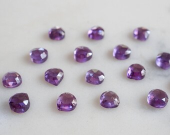 Cabujones de alejandrita en forma de corazón de 6 mm, cultivados en laboratorio y con cambio de color.