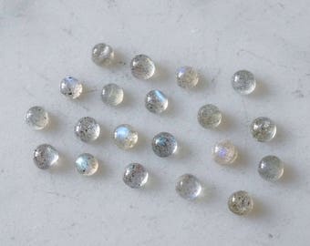 3 mm flashiga labradorit släta cabochoner. Grå ädelsten blå flash. grå ädelsten labradorit ädelsten rund cabochon
