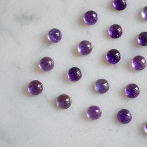 5 mm afrikansk ametist SLÄTT polerad cabochon. små lila ädelstenar. Ametistkabochoner bild 2