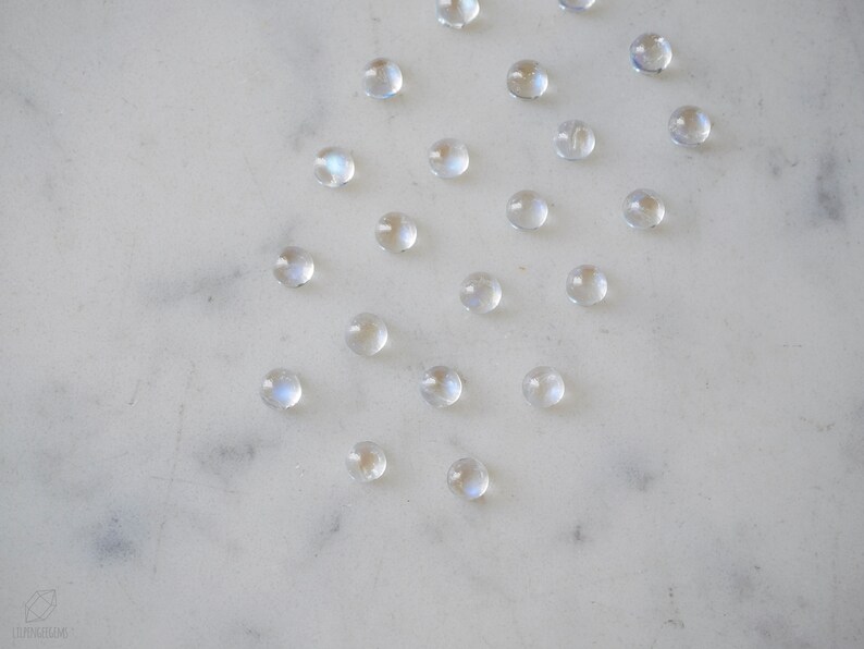 3mm rainbow moonstone cab. smooth cabochon. white gemstone blue flash tiny gems white moonstone imagem 7
