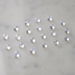 3mm rainbow moonstone cab. smooth cabochon. white gemstone blue flash tiny gems white moonstone imagem 10