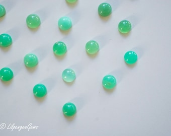 Cabochons Chrysoprase lisses et polis de 5 mm. Pierres précieuses de calecdoine verte menthe verte vert pomme