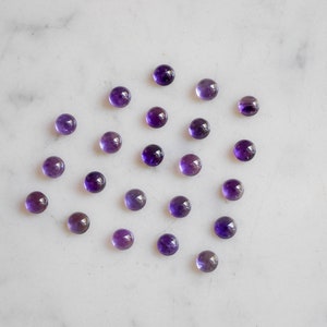 5 mm afrikansk ametist SLÄTT polerad cabochon. små lila ädelstenar. Ametistkabochoner bild 4