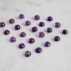 5 mm afrikansk ametist SLÄTT polerad cabochon. små lila ädelstenar. Ametistkabochoner bild 7