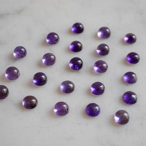 5 mm afrikansk ametist SLÄTT polerad cabochon. små lila ädelstenar. Ametistkabochoner bild 5