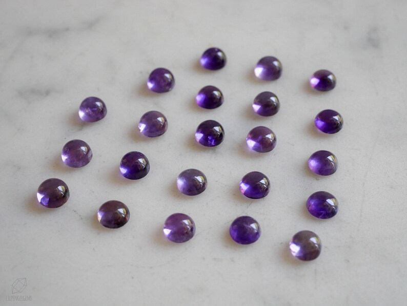 5 mm afrikansk ametist SLÄTT polerad cabochon. små lila ädelstenar. Ametistkabochoner bild 5