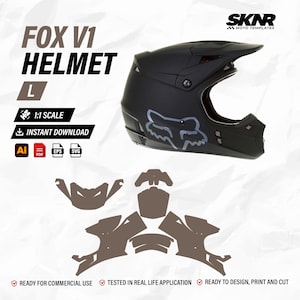 Puede incluir: Un casco Fox V1 negro con un logotipo de zorro gris en el lateral, presentado como una plantilla digital para la talla L. La imagen incluye el texto FOX V1 HELMET, L, 1:1 SCALE, INSTANT DOWNLOAD, SKNR MOTO TEMPLATES e iconos de archivos Ai, PDF, EPS y SVG.