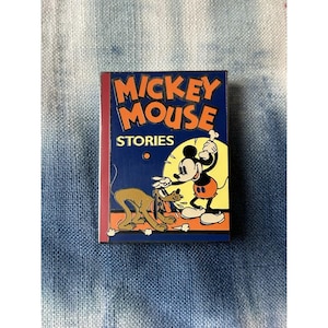 Spilla Disney Auctions Storie di Topolino LE 100 Libro Pluto Edizione Limitata Regalo