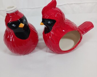 Set dispenser di sapone e porta spugna Farmhouse Cardinal in ceramica rossa di ottima qualità
