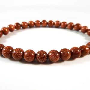Goldstone Armband 6 mm Släta Runda Pärlor Stretch Koppar Glas Glittrande Sandsten