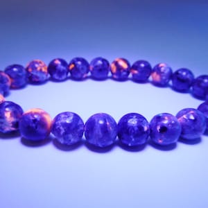 Yooperlite pulseira 8mm suave redonda contas de pedras preciosas estiramento natural genuíno sienite fluorescente sodalite luz uv fogo flash chama grossa
