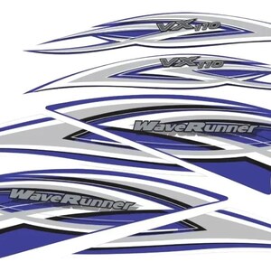 Puede incluir: Un conjunto de calcomanías con patrones de ondas abstractas en azul, plata y blanco. Dos calcomanías muestran el texto VX110, y dos calcomanías más grandes presentan el texto WaveRunner en una fuente audaz y estilizada para embarcaciones.