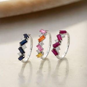 Anillo apilable de rubí y zafiro en plata de ley 925, anillo con banda de diamantes talla baguette, regalo minimalista para alianzas de boda.