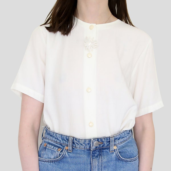 melk witte blouse met bloem applicatie, getextureerde minimalistische romige vintage top