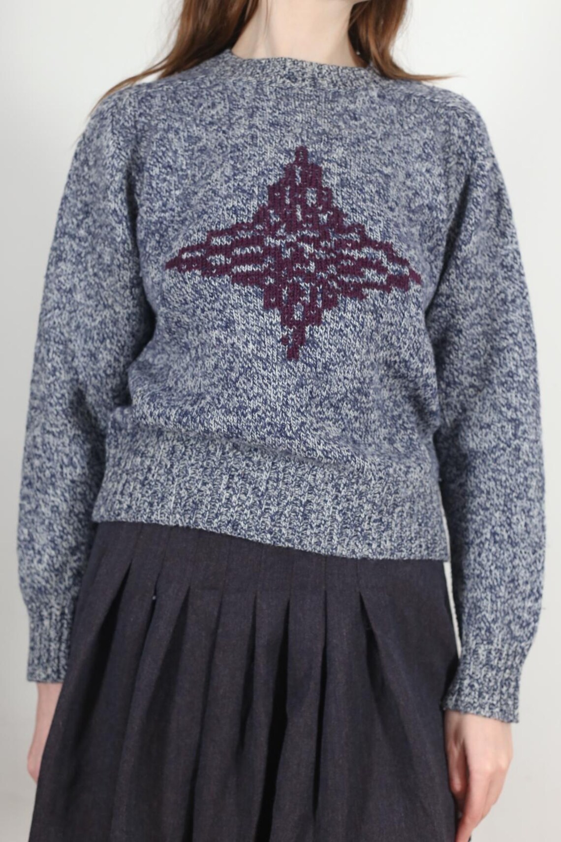 Hand embroidered star on vintage wool sweater, foto 4 di 5