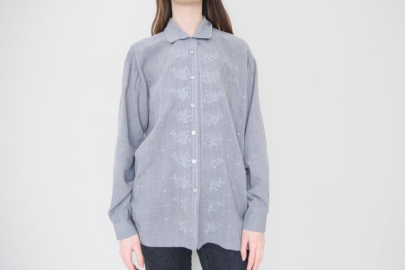 oversized grey vintage shirt with embroidered stars snowflakes size M