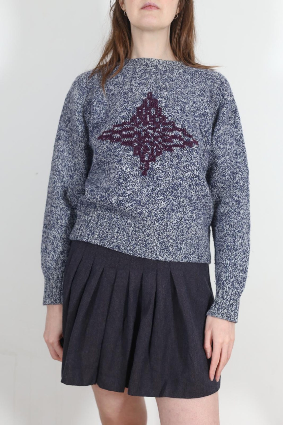 Hand embroidered star on vintage wool sweater, foto 2 di 5