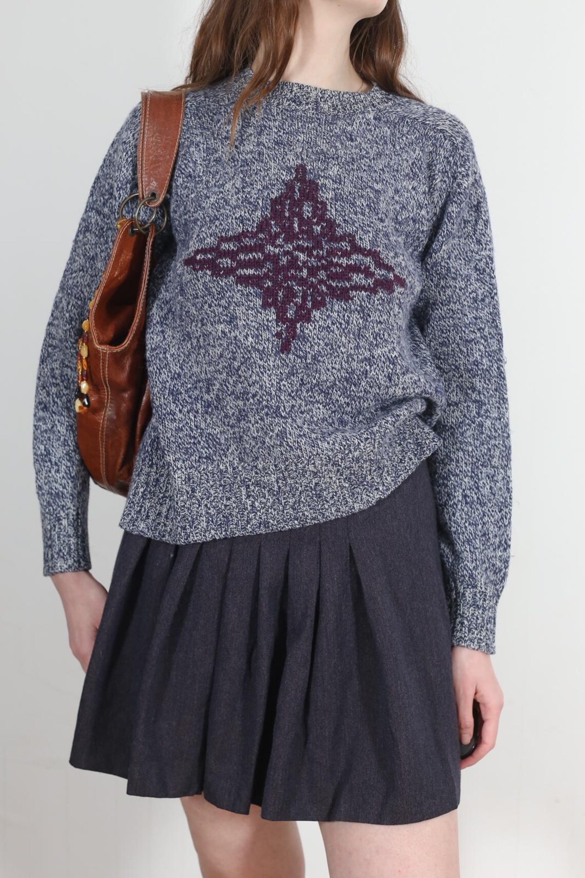 Hand embroidered star on vintage wool sweater, foto 3 di 5