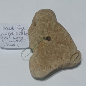 Stort häxstenshänge, 8,5 cm x 5 cm med hål (grön tråd)