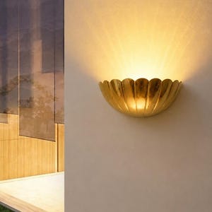Moderne messing wandlamp, wandlamp met geschulpte schelp, luxe gouden wandlamp, plafondlamp in art deco-stijl uit het midden van de vorige eeuw, geribbelde messing lamp