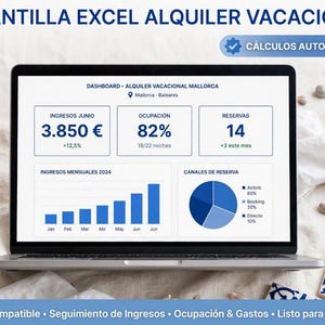 Könnte beinhalten: Ein Laptop-Bildschirm zeigt ein Excel-Dashboard für Ferienvermietungen mit dem Text PLANTILLA EXCEL ALQUILER VACACIONAL und CÁLCULOS AUTOMÁTICOS. Das Dashboard zeigt Daten für Mallorca, darunter 3.850 € Juni-Einnahmen, 82% Auslastung, 14 Buchungen, ein Balkendiagramm für monatliche Einnahmen und ein Kreisdiagramm für Buchungskanäle.