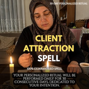 Può includere: Una persona che indossa un foulard scuro a motivi tiene in mano grani di preghiera in legno a un tavolo con due candele accese. Testo: 30-DAY PERSONALIZED RITUAL, CLIENT ATTRACTION SPELL, 100% GUARANTEED SPELL, YOUR PERSONALIZED RITUAL WILL BE PERFORMED DAILY.