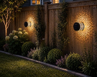 Lámpara solar de valla con diseño de mandala – Farol de pared metálico, luz blanca cálida para decoración de jardín (IP55)