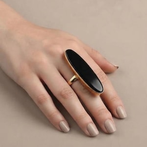 Djärv svart onyx statementring | Stor oval lång ring | Minimalistisk mässingsring | Vertikal cocktailring | Statementsmycken för kvinnor