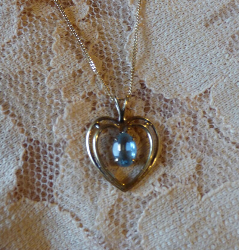 7mm x 5mm stone 17 14K gold chain ON SALE vintage estate 14k gold heart pendant necklace with aquamarine