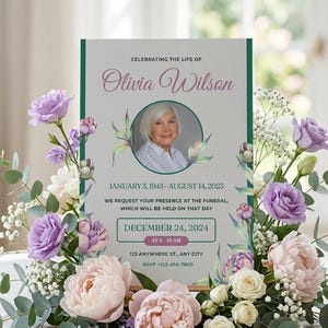 Peut inclure: Une carte de programme funéraire rectangulaire avec le texte CELEBRATING THE LIFE OF Olivia Wilson, les dates 3 janvier 1945-14 août 2023, et les détails de l'événement du 24 décembre 2024, avec un portrait circulaire et des motifs floraux.
