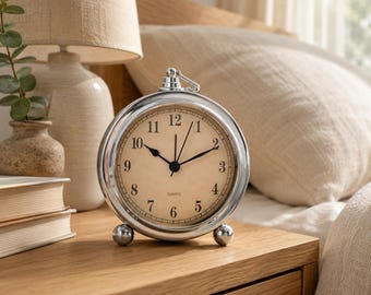 Retro Silent Analog Alarm Clock, Battery Powered Bedside Desk Clock with Night Light