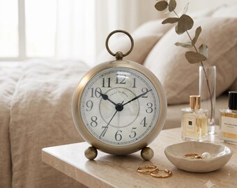 Silent Metal Quartz Alarm Clock with Luminous Dial for Bedside Table