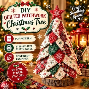 Op de afbeelding: Een gewatteerde patchwork kerstboom met rode, groene en witte stoffen bladeren met sneeuwvlokpatronen, bekroond met een ster. Tekst bevat DIY QUILTED PATCHWORK Christmas Tree, PDF PATTERN, 38 cm kegel, 23 cm basis, 44 cm hoog.