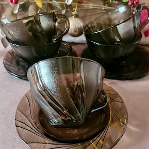 Französische Vereco Rauchglas Tassen & Untertassen x 5 ~ 1960er Jahre ~ Tee/Kaffee/Cocktails- VGC
