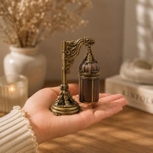 Miniatyr hängande boksäck med drakestöd, gymutrustning i skala 1:12 (STL-fil)