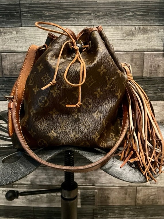 LOUIS VUITTON Vintage Petit Noe Drawstring Bucket Shoulder Bag￼