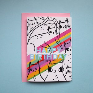 Carte d'anniversaire « Happy Birthday » avec un chat arc-en-ciel