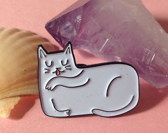 White Cat enamel lapel pin - Cat pin - Enamel pin - Enamel cat pin - I like cats - Cat lapel pin - Cat jewellery - Cat gifts - Cats - Cat