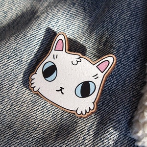 Wooden cat face brooch