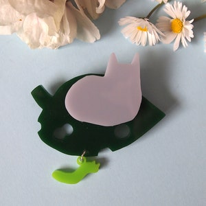 Grey Cat Leaf brooch