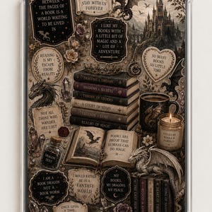Op de afbeelding: Een doorzichtige tablethoes met een fantasy-collage van stapels boeken, een kasteel, draken, kristallen en een brandende kaars. Het ontwerp bevat meerdere tekstplaatjes met citaten over lezen, magie en boeken in een donker kleurenpalet.