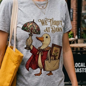 おもしろいアヒル We Thrift At Dawn PNG、Take Me To The Thrift Shop デジタル PNG、おもしろいカエルのミーム Thrifting PNG、LOVER Thrifting