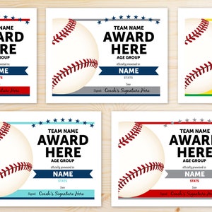 Puede incluir: Cinco certificados de premio con temática de béisbol con un esquema de color rojo, blanco y azul. Cada certificado presenta un gráfico de béisbol y el texto "TEAM NAME AWARD HERE AGE GROUP oficialmente presentado a NAME STATS Firma del entrenador aquí".