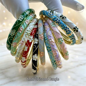 Set di bracciali singoli impilabili in cloisonné con decorazioni floreali vintage, bracciali vintage boho dorati da 6 mm per donna, ideali per l'uso quotidiano.