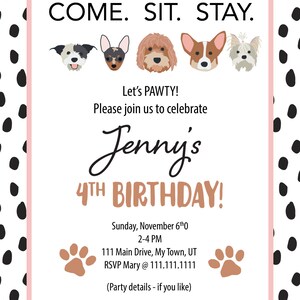 Pu&ograve; includere: Un invito di compleanno rosa e bianco con un design a forma di impronta di zampa. L'invito dice "Come. Sit. Stay." e presenta una fila di cani dei cartoni animati. Il testo recita "Let's Pawty! Please join us to celebrate Jenny's 4th Birthday! Sunday, November 6th 2-4 PM 111 Main Drive, My Town, UT RSVP Mary @ 111.111.1111 (Party details - if you like)"