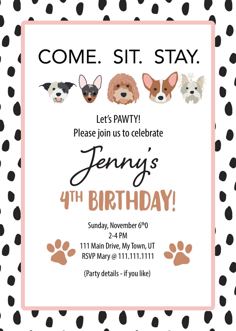 Pu&ograve; includere: Un invito di compleanno rosa e bianco con un design a forma di impronta di zampa. L'invito dice "Come. Sit. Stay." e presenta una fila di cani dei cartoni animati. Il testo recita "Let's Pawty! Please join us to celebrate Jenny's 4th Birthday! Sunday, November 6th 2-4 PM 111 Main Drive, My Town, UT RSVP Mary @ 111.111.1111 (Party details - if you like)"