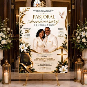 Puede incluir: Un letrero rectangular sobre un caballete dorado para una celebración de aniversario pastoral. Presenta una foto de una pareja con vestimenta color crema, detalles florales dorados, una paloma blanca, una cruz y texto en honor al Pastor Johnathan y Lady Michelle Anderson.