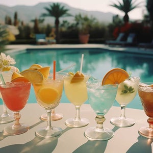 Do wydrukowania Palms Springs Drinks Wall Art | Vintage Luxury MCM Digital Download Photo · „Palm Springs Pool Bar” · BEZPŁATNA ZMIANA ROZMIARU